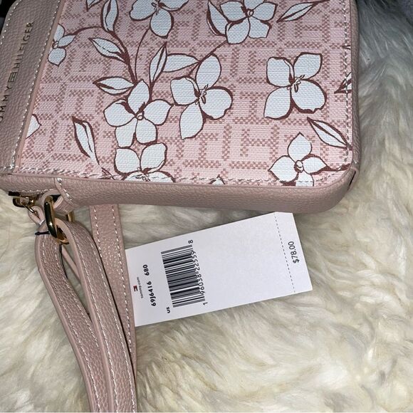 Andrea ii Phone Crossbody Bag
TOMMY HILFIGER Blush Tonal - Picture 8 of 10